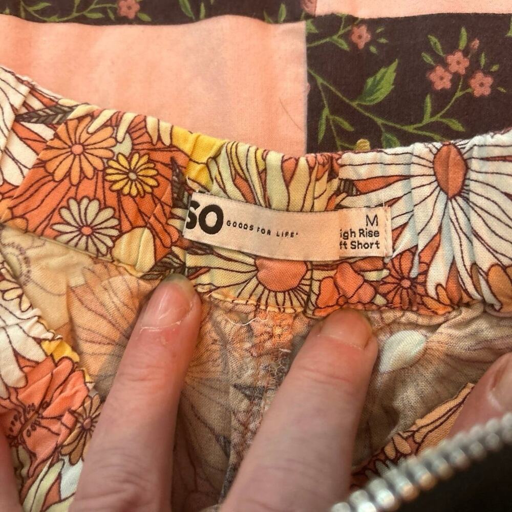 So medium shorts - Picture 2 of 4